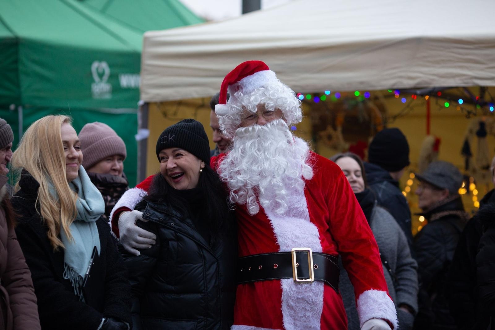 Zdjęcie w galerii na portalu naszwodzislaw.com: Ruszył Jarmark Świąteczny w Radlinie [FOTO] wiadomości z regionu