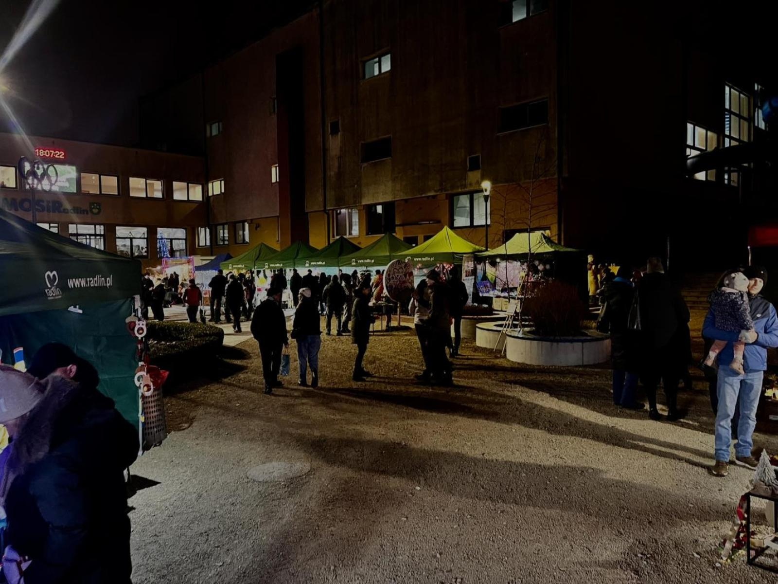 Zdjęcie w galerii na portalu naszwodzislaw.com: Ruszył Jarmark Świąteczny w Radlinie [FOTO] wiadomości z regionu