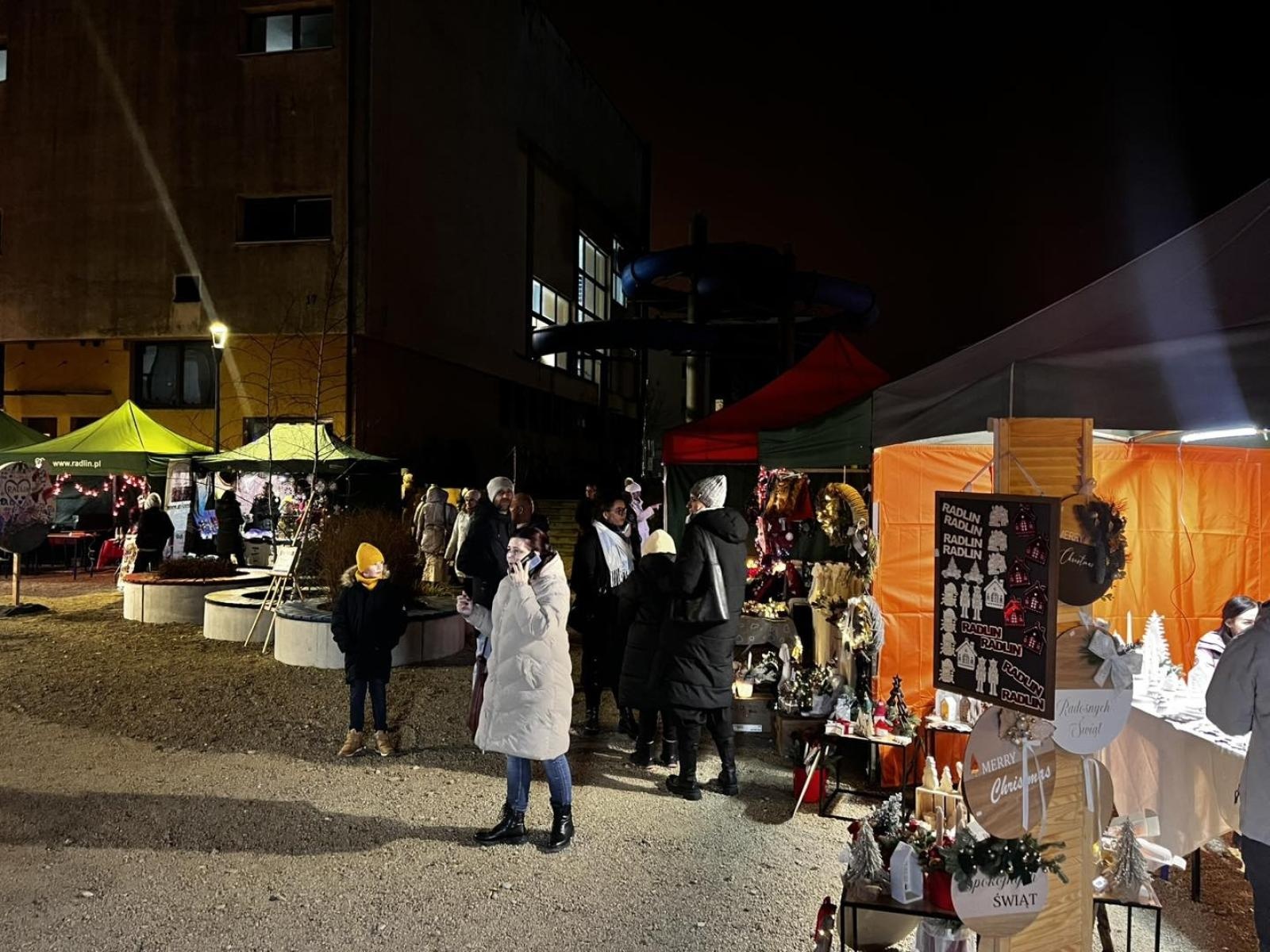 Zdjęcie w galerii na portalu naszwodzislaw.com: Ruszył Jarmark Świąteczny w Radlinie [FOTO] wiadomości z regionu