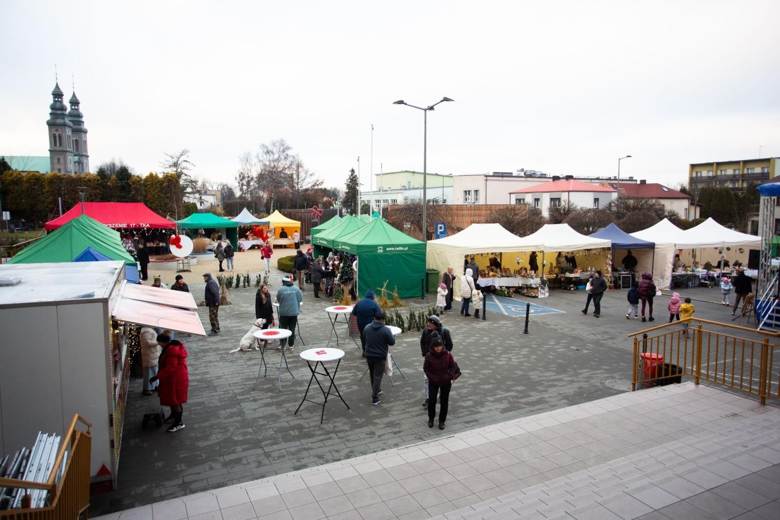 Zdjęcie w galerii na portalu naszwodzislaw.com: Ruszył Jarmark Świąteczny w Radlinie [FOTO] wiadomości z regionu