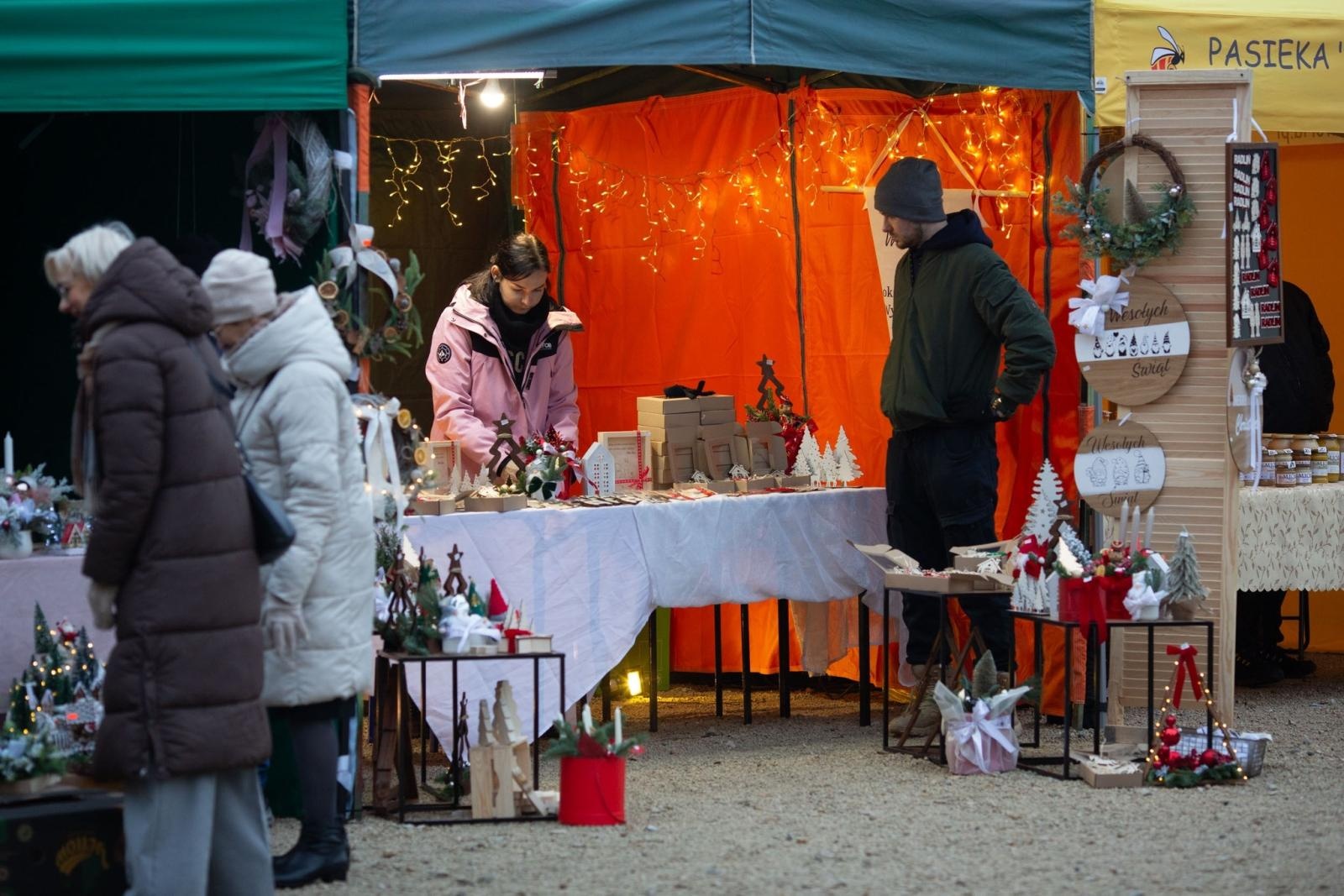 Zdjęcie w galerii na portalu naszwodzislaw.com: Ruszył Jarmark Świąteczny w Radlinie [FOTO] wiadomości z regionu