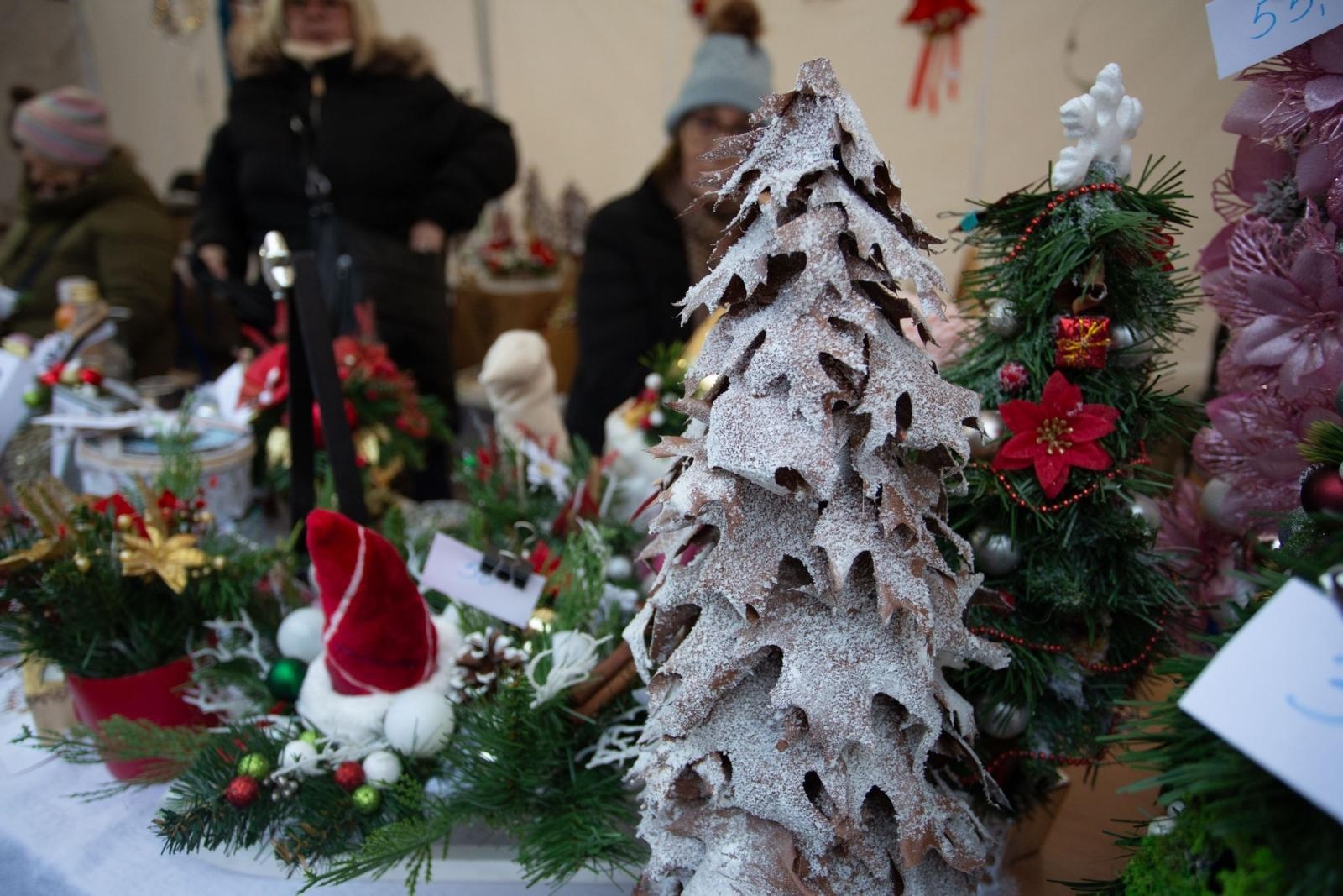 Zdjęcie w galerii na portalu naszwodzislaw.com: Ruszył Jarmark Świąteczny w Radlinie [FOTO] wiadomości z regionu