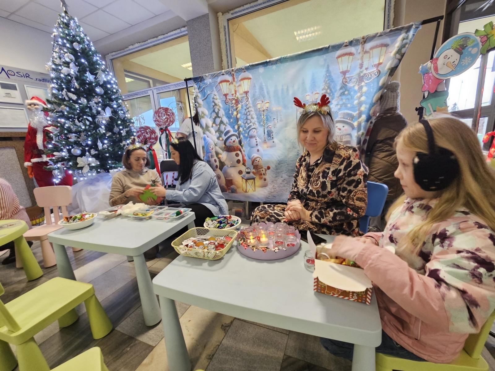 Zdjęcie w galerii na portalu naszwodzislaw.com: Ruszył Jarmark Świąteczny w Radlinie [FOTO] wiadomości z regionu