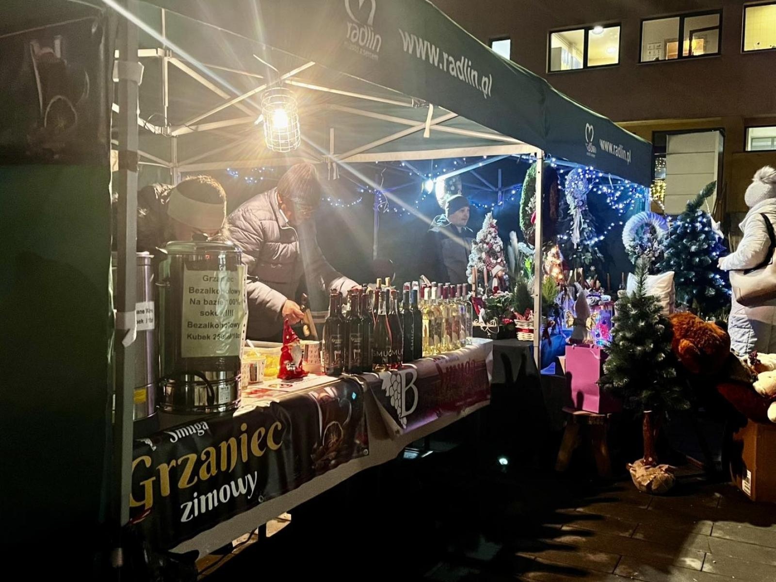 Zdjęcie w galerii na portalu naszwodzislaw.com: Ruszył Jarmark Świąteczny w Radlinie [FOTO] wiadomości z regionu