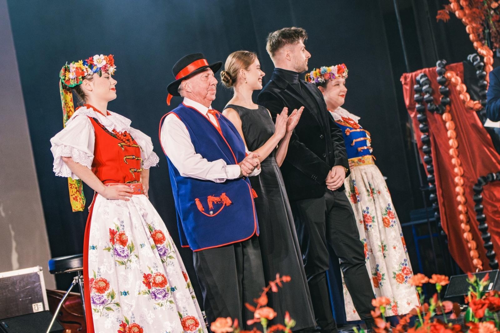 Zdjęcie w galerii na portalu naszwodzislaw.com: Artyści z WCK nagrodzeni na Gali Twórców Kultury Miasta Wodzisław Śląski wiadomości z regionu