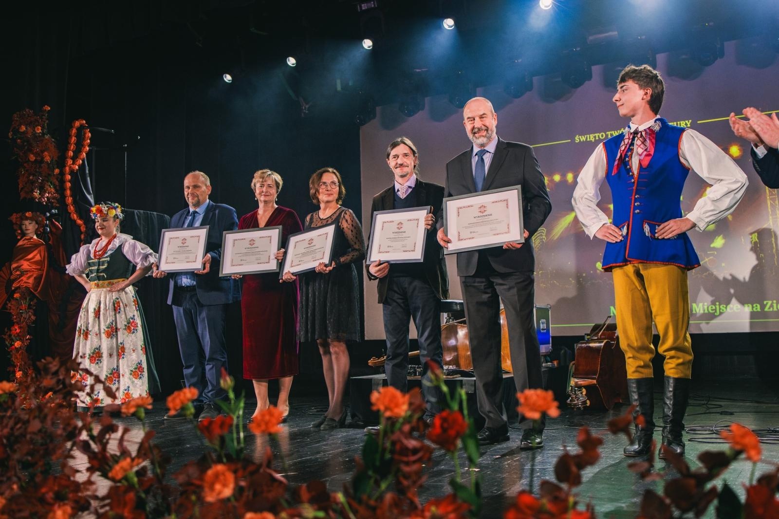 Zdjęcie w galerii na portalu naszwodzislaw.com: Artyści z WCK nagrodzeni na Gali Twórców Kultury Miasta Wodzisław Śląski wiadomości z regionu