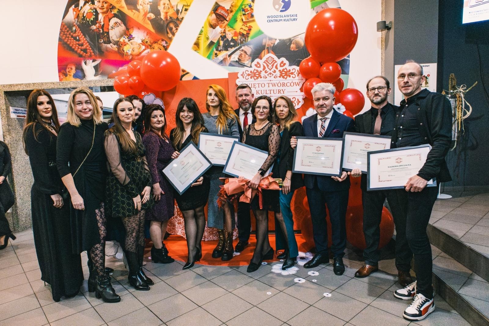 Zdjęcie w galerii na portalu naszwodzislaw.com: Artyści z WCK nagrodzeni na Gali Twórców Kultury Miasta Wodzisław Śląski wiadomości z regionu