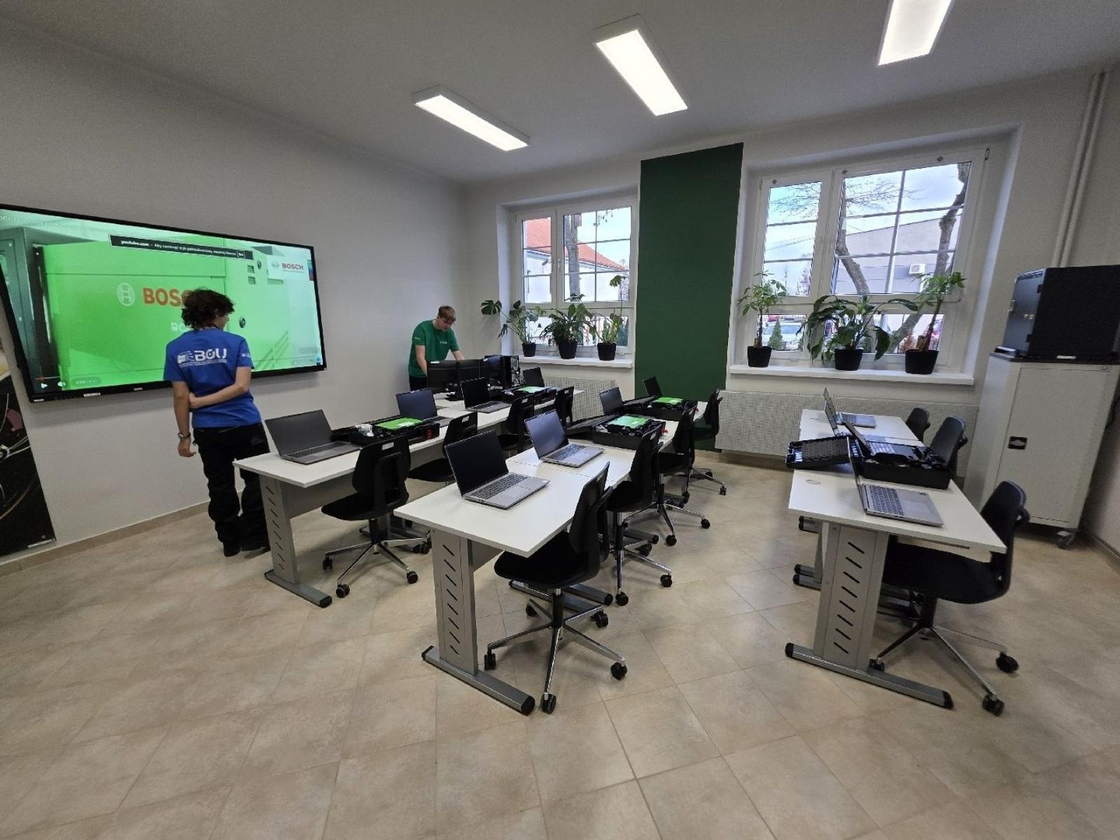 Zdjęcie w galerii na portalu naszwodzislaw.com: Nowy rozdział dla edukacji motoryzacyjnej w Powiecie Wodzisławskim [FOTO] wiadomości z regionu