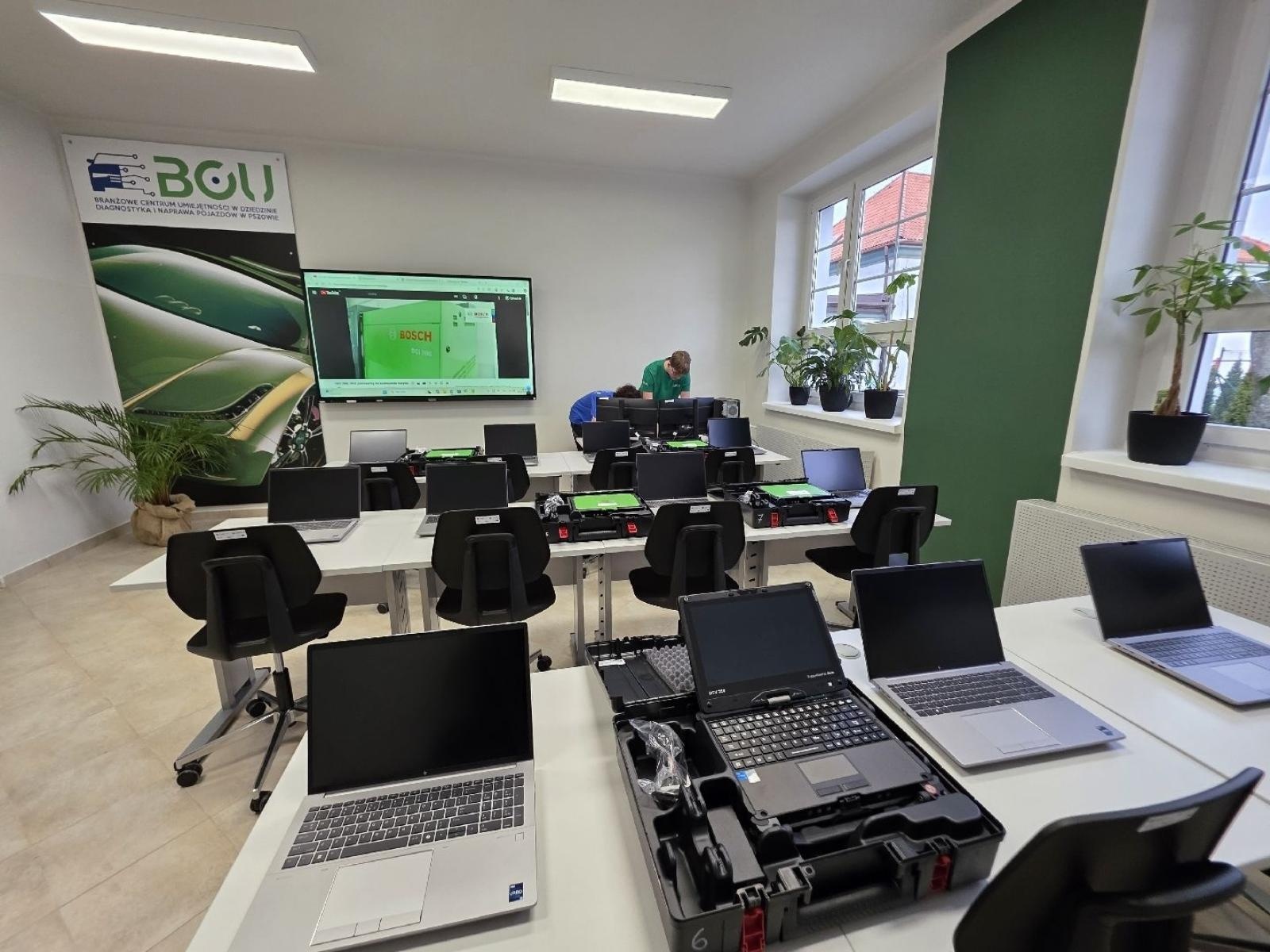 Zdjęcie w galerii na portalu naszwodzislaw.com: Nowy rozdział dla edukacji motoryzacyjnej w Powiecie Wodzisławskim [FOTO] wiadomości z regionu