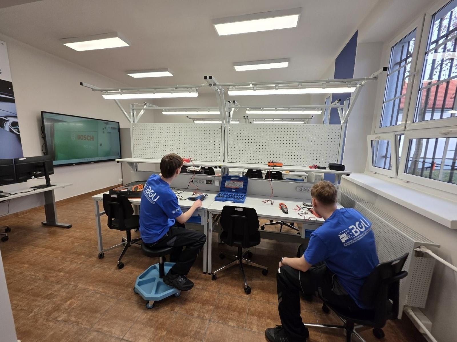 Zdjęcie w galerii na portalu naszwodzislaw.com: Nowy rozdział dla edukacji motoryzacyjnej w Powiecie Wodzisławskim [FOTO] wiadomości z regionu