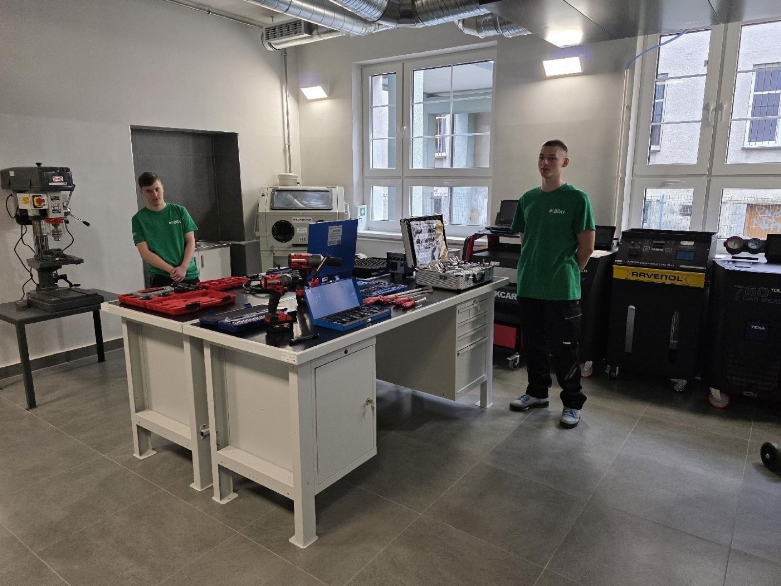 Zdjęcie w galerii na portalu naszwodzislaw.com: Nowy rozdział dla edukacji motoryzacyjnej w Powiecie Wodzisławskim [FOTO] wiadomości z regionu