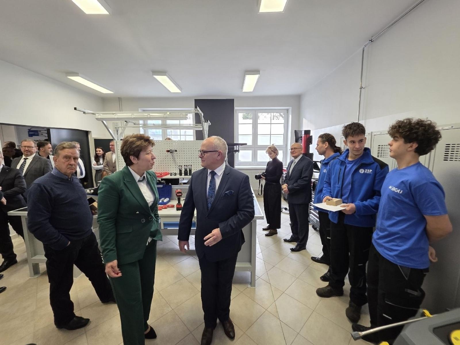 Zdjęcie w galerii na portalu naszwodzislaw.com: Nowy rozdział dla edukacji motoryzacyjnej w Powiecie Wodzisławskim [FOTO] wiadomości z regionu