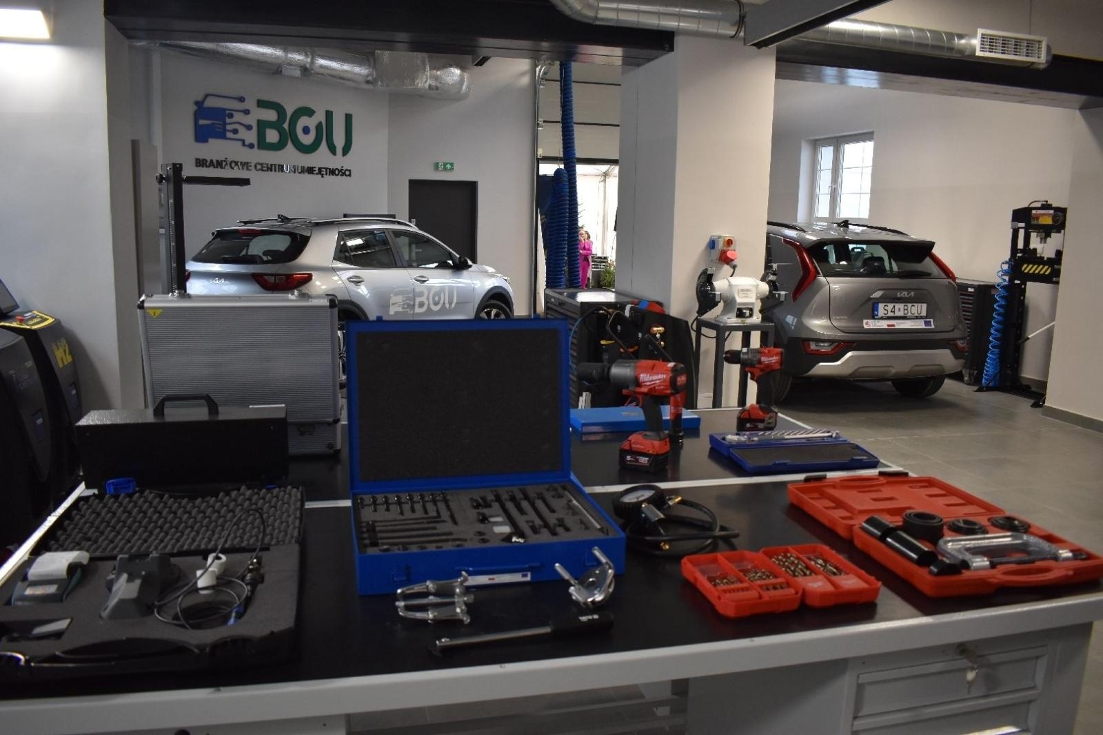 Zdjęcie w galerii na portalu naszwodzislaw.com: Nowy rozdział dla edukacji motoryzacyjnej w Powiecie Wodzisławskim [FOTO] wiadomości z regionu