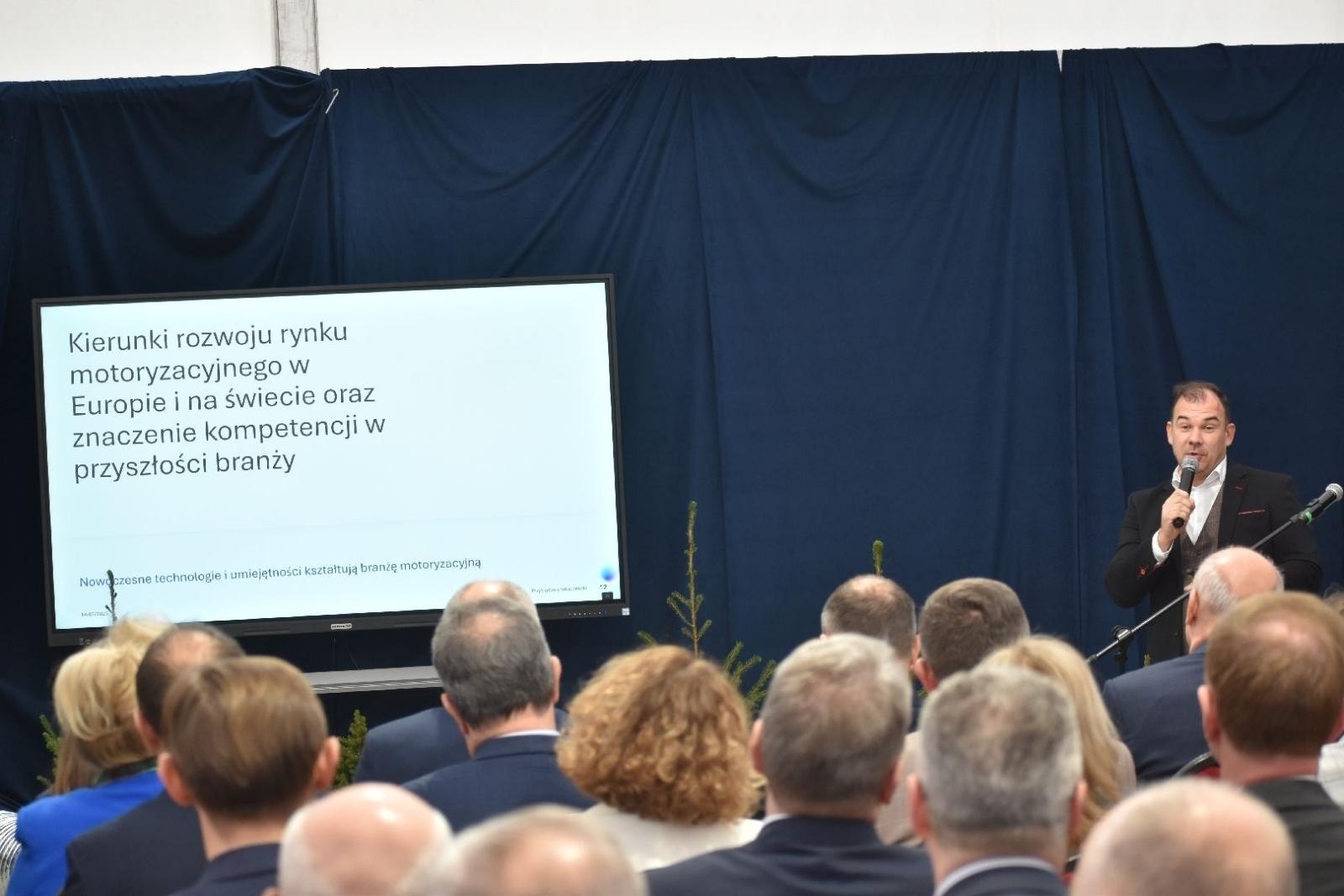 Zdjęcie w galerii na portalu naszwodzislaw.com: Nowy rozdział dla edukacji motoryzacyjnej w Powiecie Wodzisławskim [FOTO] wiadomości z regionu