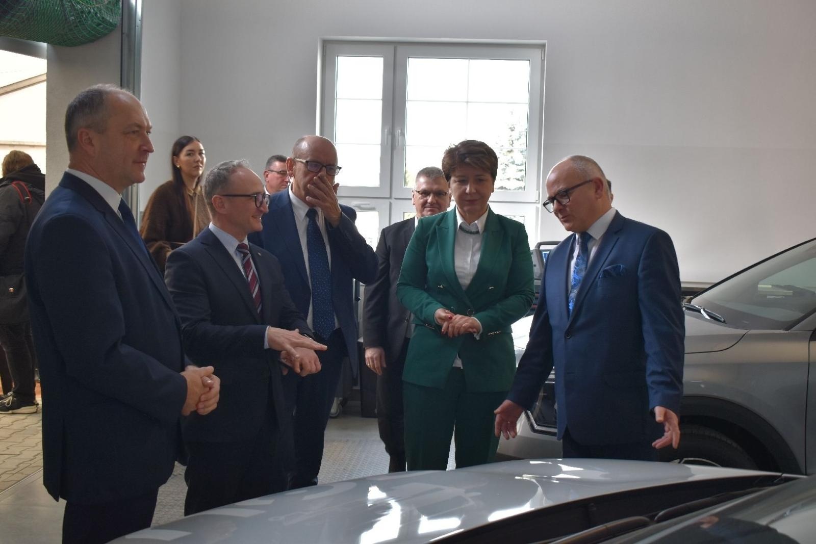 Zdjęcie w galerii na portalu naszwodzislaw.com: Nowy rozdział dla edukacji motoryzacyjnej w Powiecie Wodzisławskim [FOTO] wiadomości z regionu