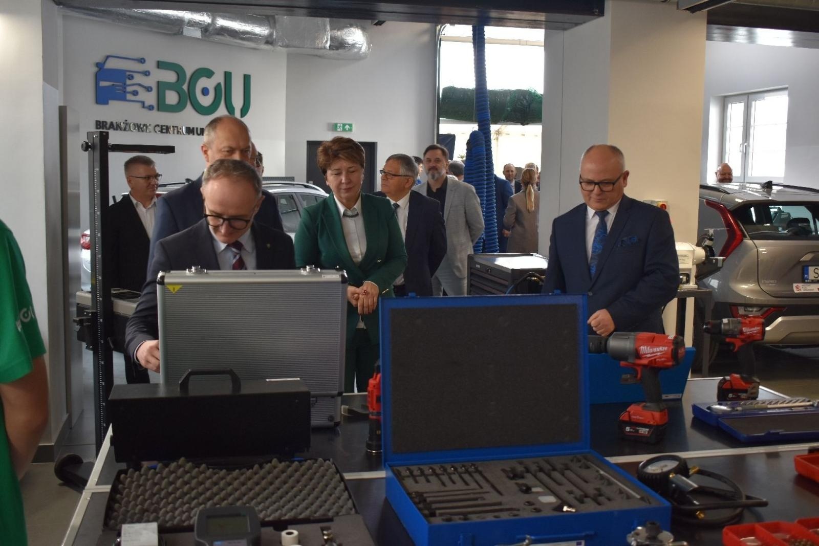 Zdjęcie w galerii na portalu naszwodzislaw.com: Nowy rozdział dla edukacji motoryzacyjnej w Powiecie Wodzisławskim [FOTO] wiadomości z regionu