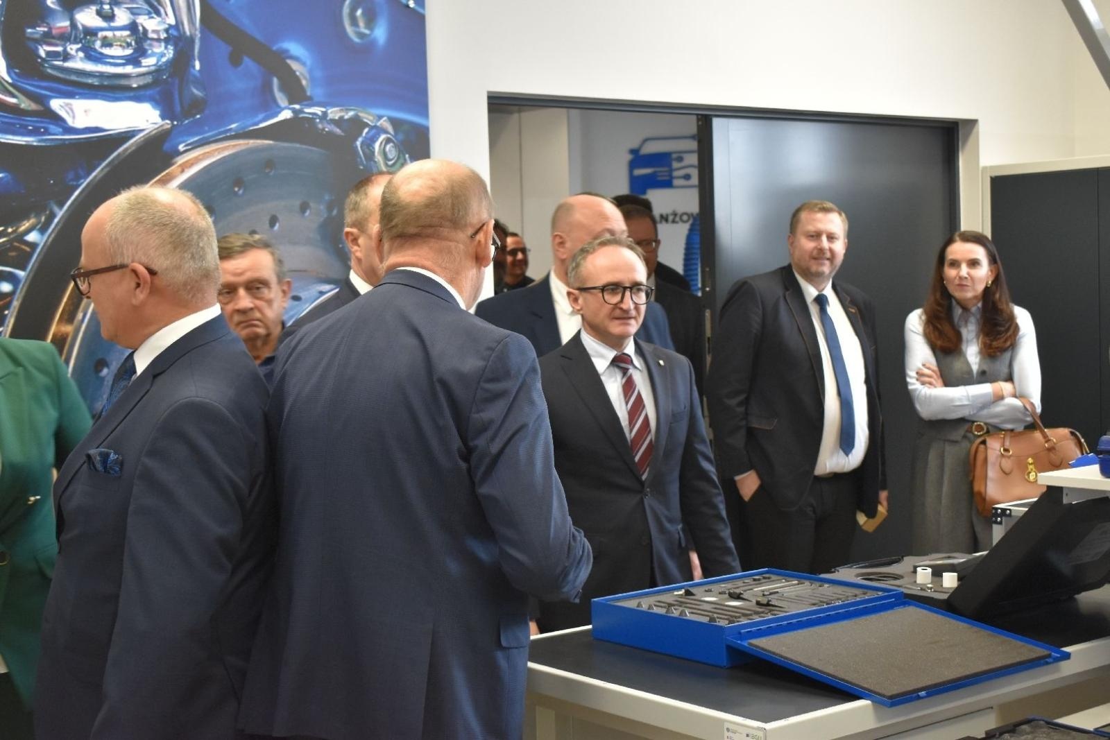 Zdjęcie w galerii na portalu naszwodzislaw.com: Nowy rozdział dla edukacji motoryzacyjnej w Powiecie Wodzisławskim [FOTO] wiadomości z regionu