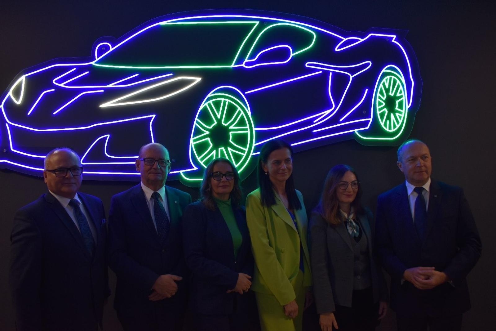 Zdjęcie w galerii na portalu naszwodzislaw.com: Nowy rozdział dla edukacji motoryzacyjnej w Powiecie Wodzisławskim [FOTO] wiadomości z regionu