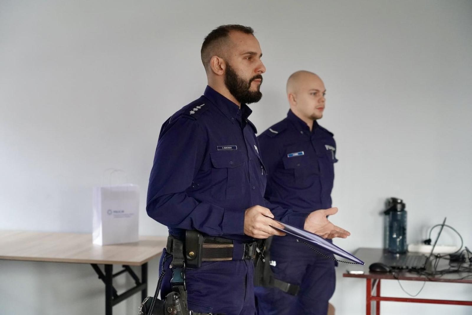 Zdjęcie w galerii na portalu naszwodzislaw.com: Debata społeczna w Rydułtowskim Centrum Kultury: Bezpieczeństwo dzieci i młodzieży w sieci wiadomości z regionu