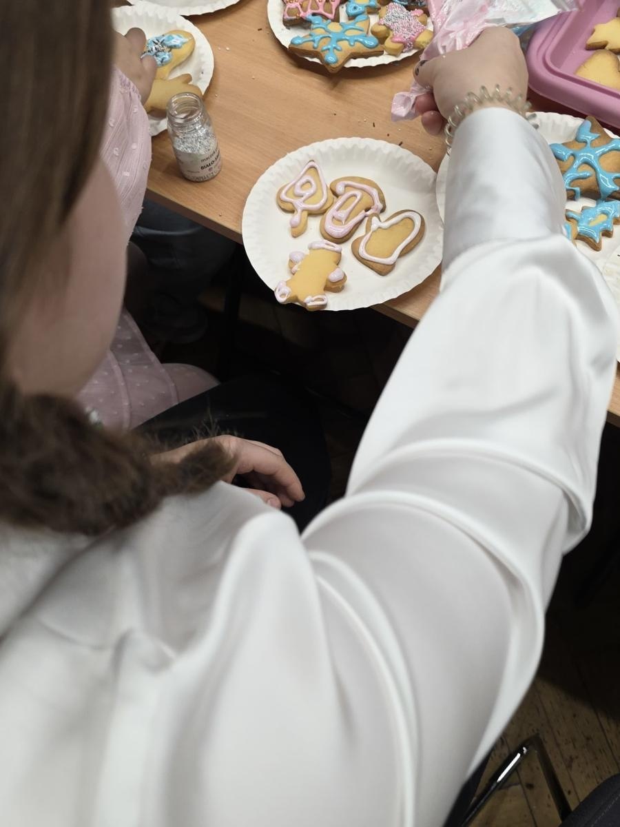 Zdjęcie w galerii na portalu naszwodzislaw.com: Ogromne zainteresowanie Kolędowaniem z rodziną zastępczą w Wodzisławiu Śląskim wiadomości z regionu