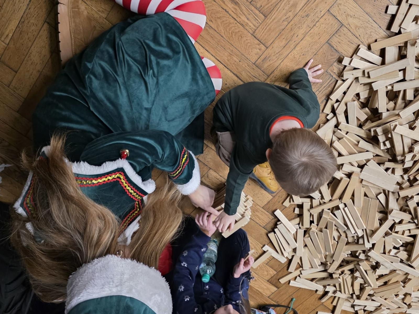 Zdjęcie w galerii na portalu naszwodzislaw.com: Ogromne zainteresowanie Kolędowaniem z rodziną zastępczą w Wodzisławiu Śląskim wiadomości z regionu