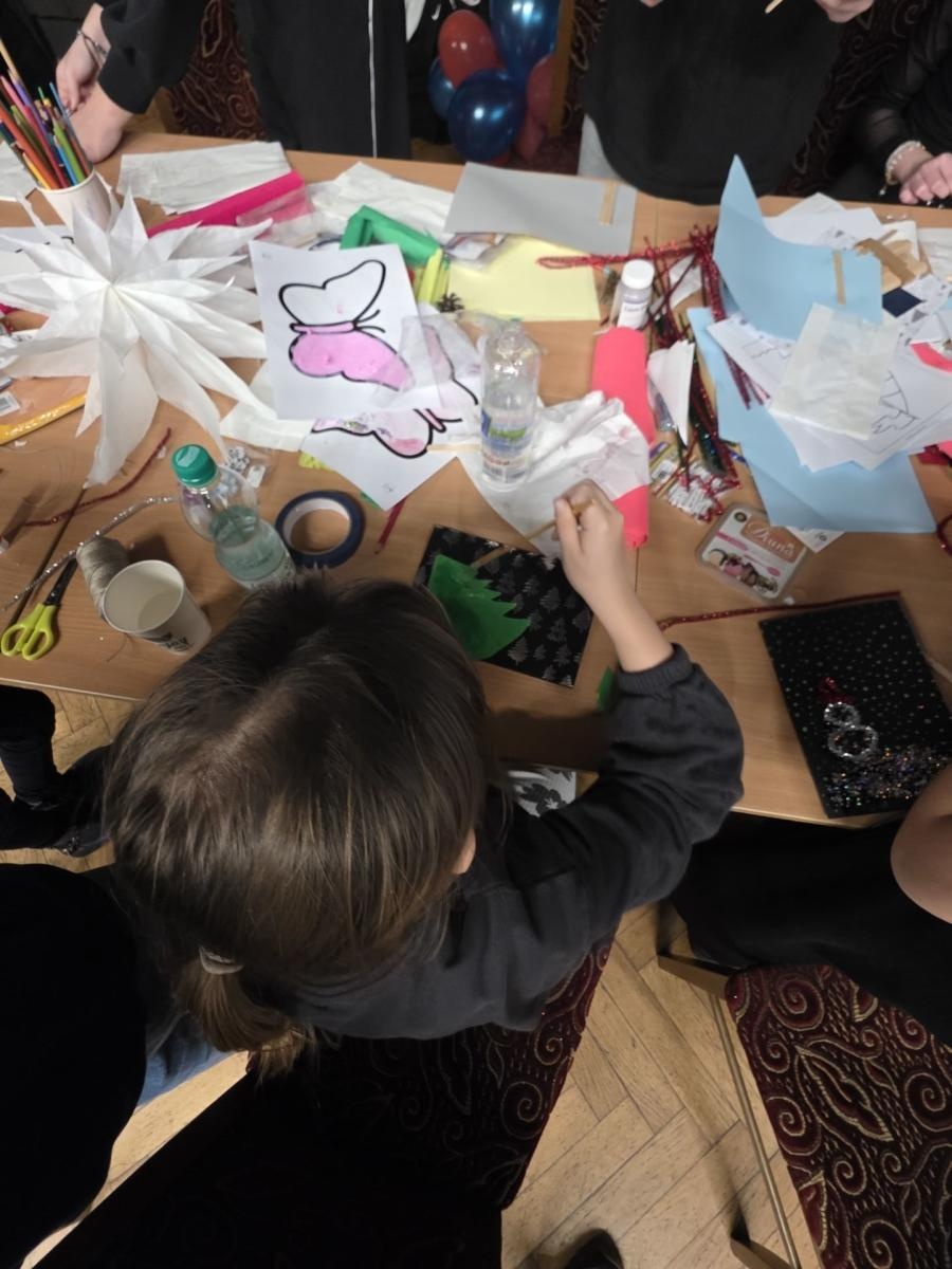 Zdjęcie w galerii na portalu naszwodzislaw.com: Ogromne zainteresowanie Kolędowaniem z rodziną zastępczą w Wodzisławiu Śląskim wiadomości z regionu