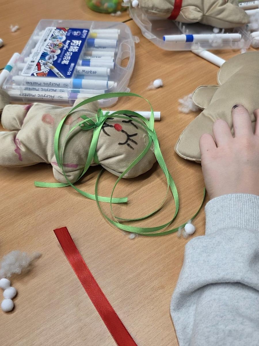 Zdjęcie w galerii na portalu naszwodzislaw.com: Ogromne zainteresowanie Kolędowaniem z rodziną zastępczą w Wodzisławiu Śląskim wiadomości z regionu