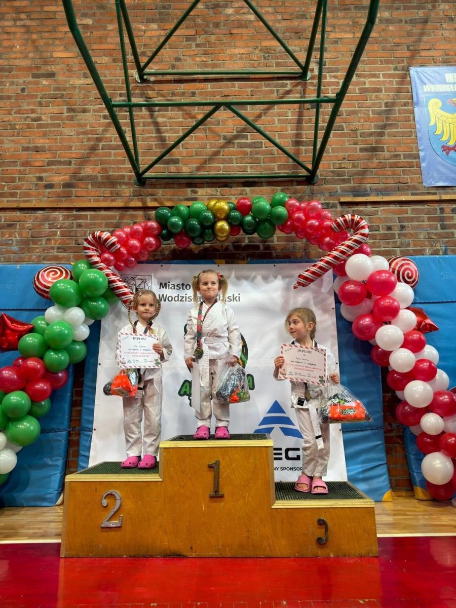 Zdjęcie w galerii na portalu naszwodzislaw.com: Turniej Akademii Top Team. Sportowa rywalizacja i integracja młodych zawodników [FOTO] wiadomości z regionu