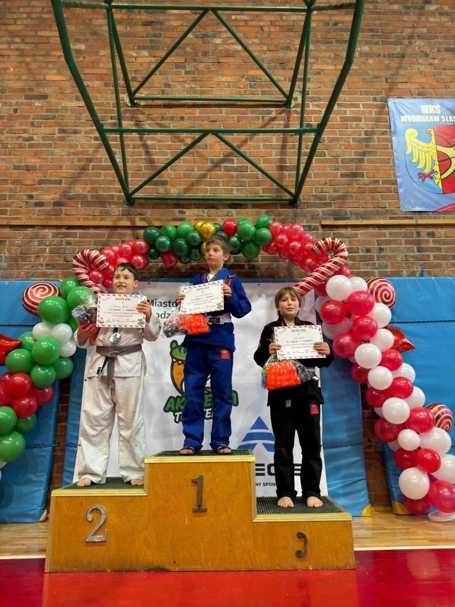 Zdjęcie w galerii na portalu naszwodzislaw.com: Turniej Akademii Top Team. Sportowa rywalizacja i integracja młodych zawodników [FOTO] wiadomości z regionu