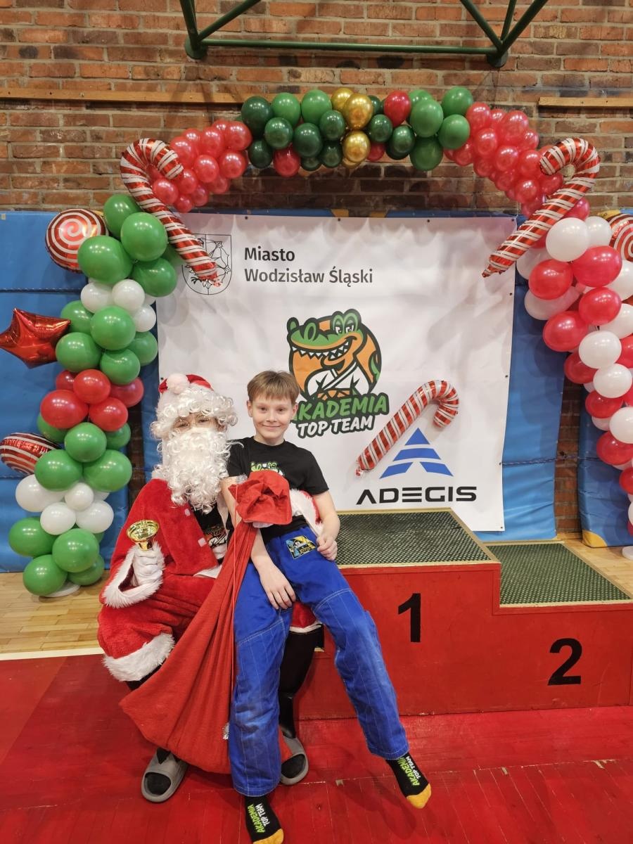 Zdjęcie w galerii na portalu naszwodzislaw.com: Turniej Akademii Top Team. Sportowa rywalizacja i integracja młodych zawodników [FOTO] wiadomości z regionu