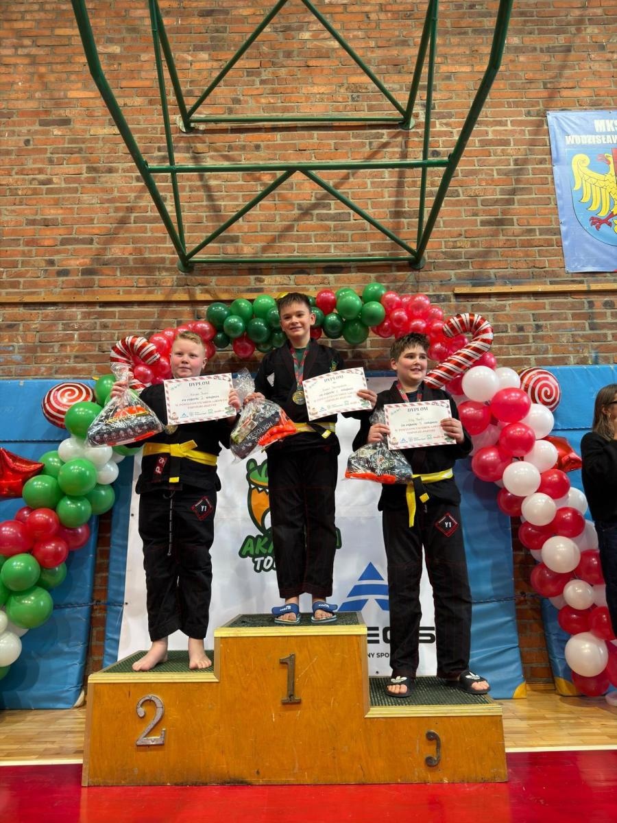 Zdjęcie w galerii na portalu naszwodzislaw.com: Turniej Akademii Top Team. Sportowa rywalizacja i integracja młodych zawodników [FOTO] wiadomości z regionu