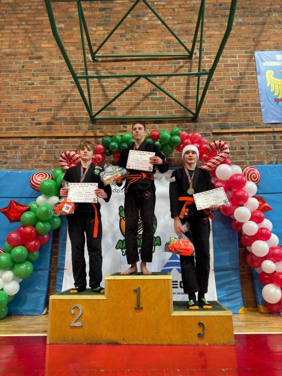 Zdjęcie w galerii na portalu naszwodzislaw.com: Turniej Akademii Top Team. Sportowa rywalizacja i integracja młodych zawodników [FOTO] wiadomości z regionu