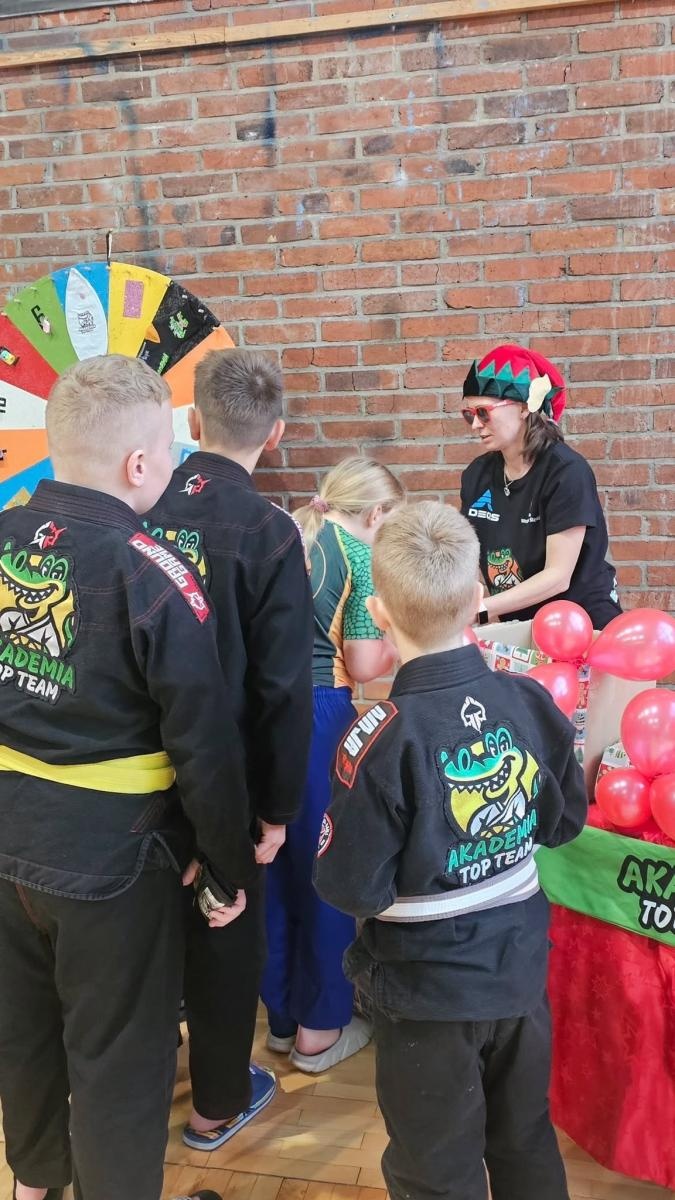 Zdjęcie w galerii na portalu naszwodzislaw.com: Turniej Akademii Top Team. Sportowa rywalizacja i integracja młodych zawodników [FOTO] wiadomości z regionu