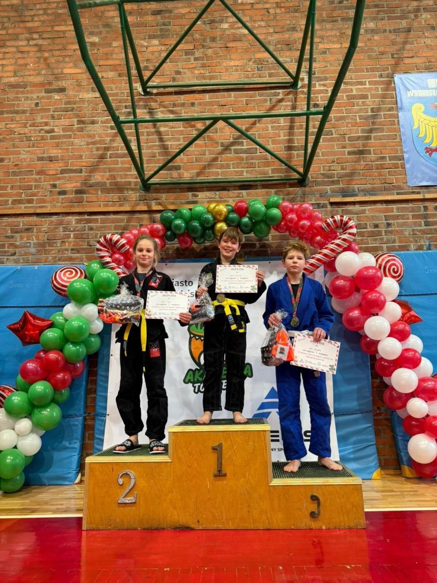 Zdjęcie w galerii na portalu naszwodzislaw.com: Turniej Akademii Top Team. Sportowa rywalizacja i integracja młodych zawodników [FOTO] wiadomości z regionu