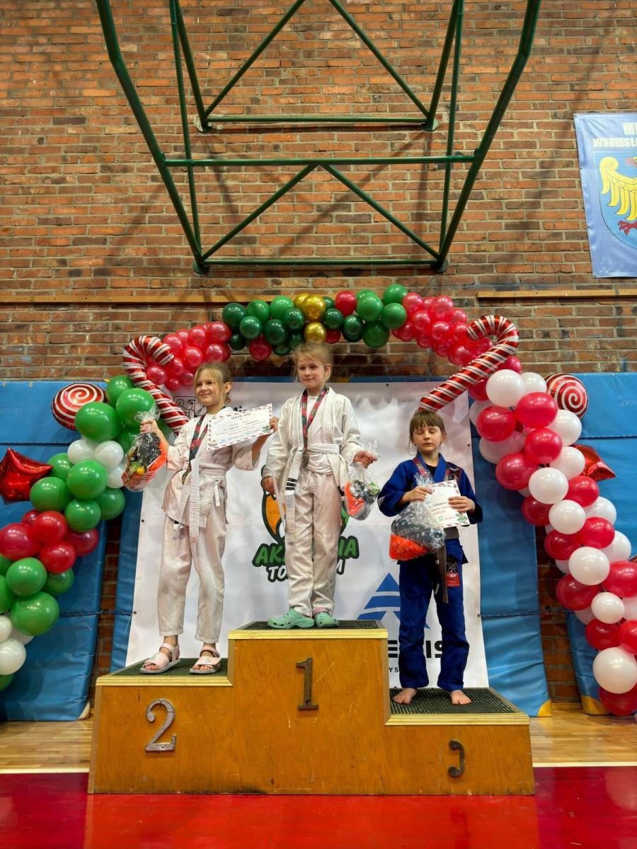 Zdjęcie w galerii na portalu naszwodzislaw.com: Turniej Akademii Top Team. Sportowa rywalizacja i integracja młodych zawodników [FOTO] wiadomości z regionu