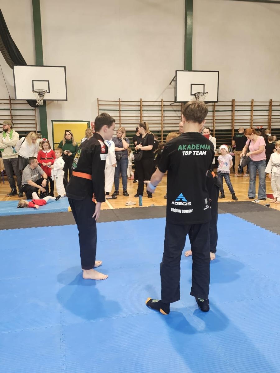 Zdjęcie w galerii na portalu naszwodzislaw.com: Turniej Akademii Top Team. Sportowa rywalizacja i integracja młodych zawodników [FOTO] wiadomości z regionu