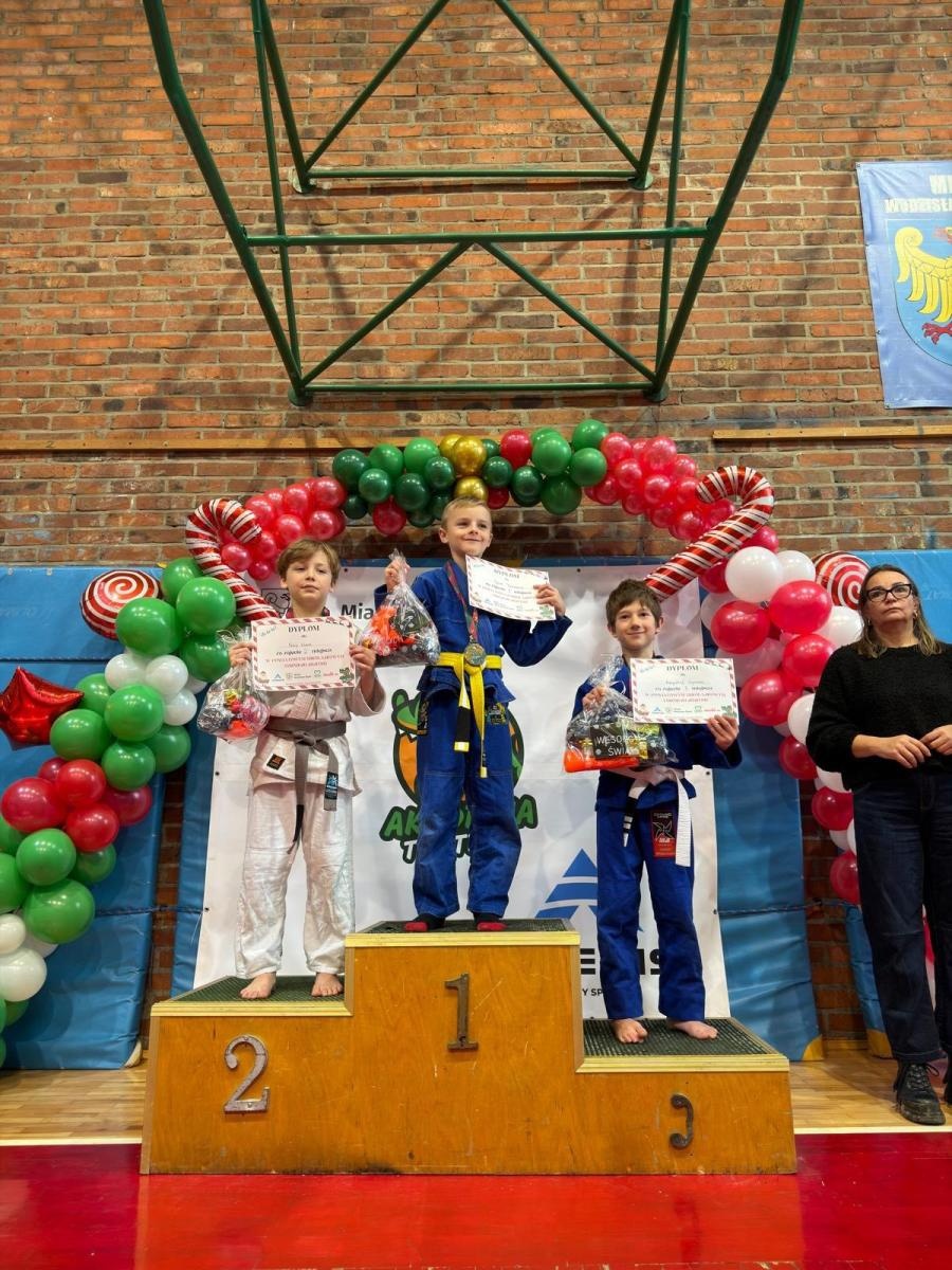 Zdjęcie w galerii na portalu naszwodzislaw.com: Turniej Akademii Top Team. Sportowa rywalizacja i integracja młodych zawodników [FOTO] wiadomości z regionu