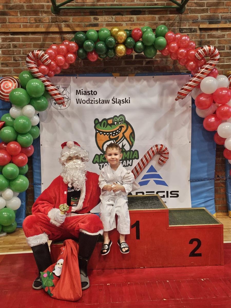 Zdjęcie w galerii na portalu naszwodzislaw.com: Turniej Akademii Top Team. Sportowa rywalizacja i integracja młodych zawodników [FOTO] wiadomości z regionu