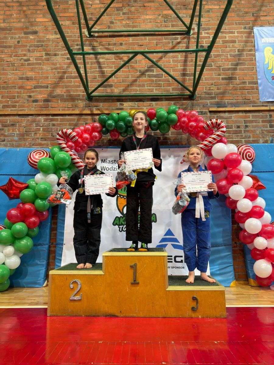 Zdjęcie w galerii na portalu naszwodzislaw.com: Turniej Akademii Top Team. Sportowa rywalizacja i integracja młodych zawodników [FOTO] wiadomości z regionu