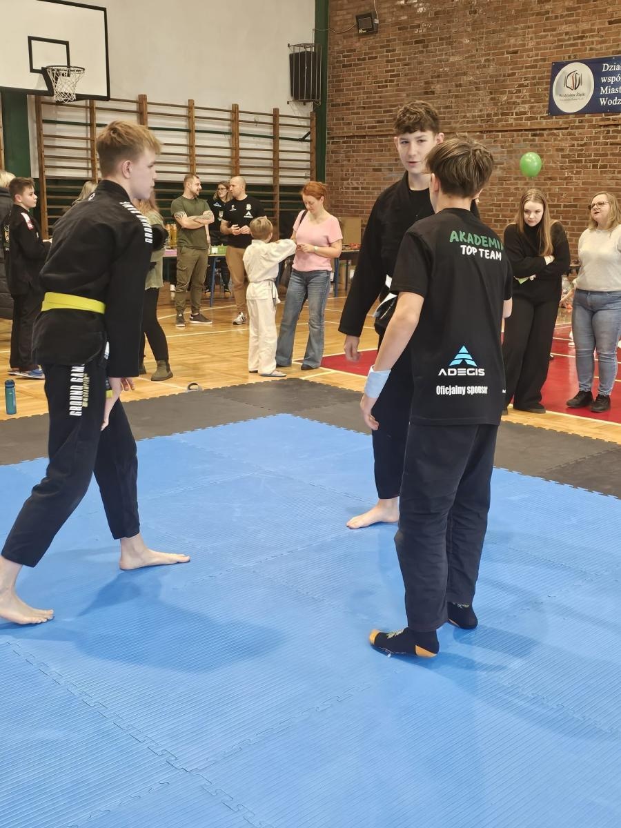 Zdjęcie w galerii na portalu naszwodzislaw.com: Turniej Akademii Top Team. Sportowa rywalizacja i integracja młodych zawodników [FOTO] wiadomości z regionu