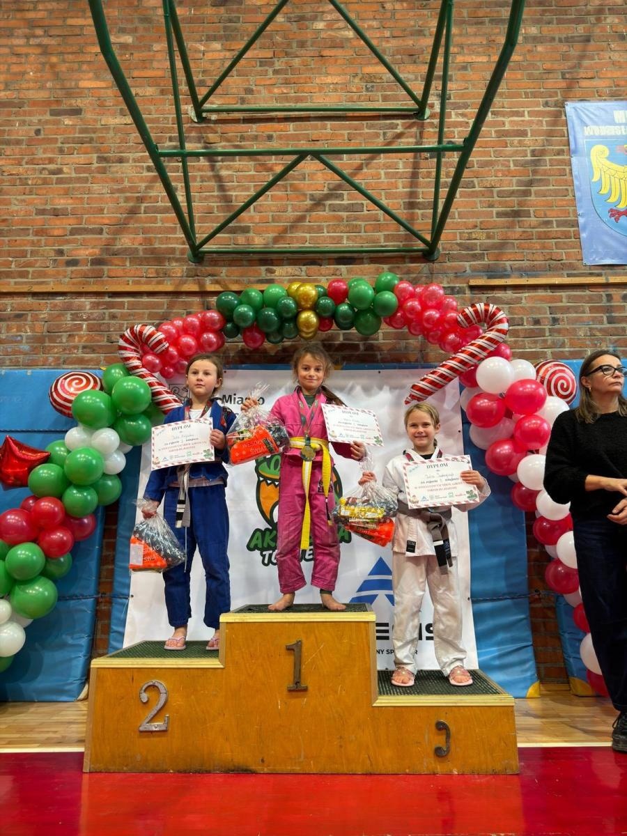 Zdjęcie w galerii na portalu naszwodzislaw.com: Turniej Akademii Top Team. Sportowa rywalizacja i integracja młodych zawodników [FOTO] wiadomości z regionu