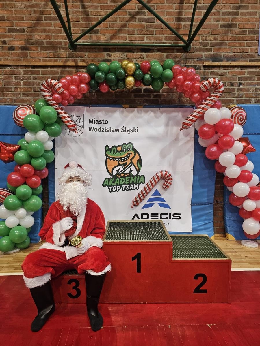 Zdjęcie w galerii na portalu naszwodzislaw.com: Turniej Akademii Top Team. Sportowa rywalizacja i integracja młodych zawodników [FOTO] wiadomości z regionu