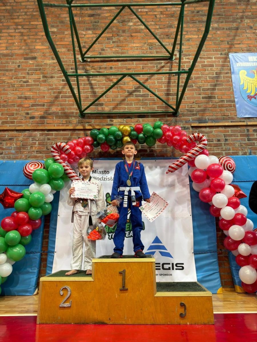 Zdjęcie w galerii na portalu naszwodzislaw.com: Turniej Akademii Top Team. Sportowa rywalizacja i integracja młodych zawodników [FOTO] wiadomości z regionu