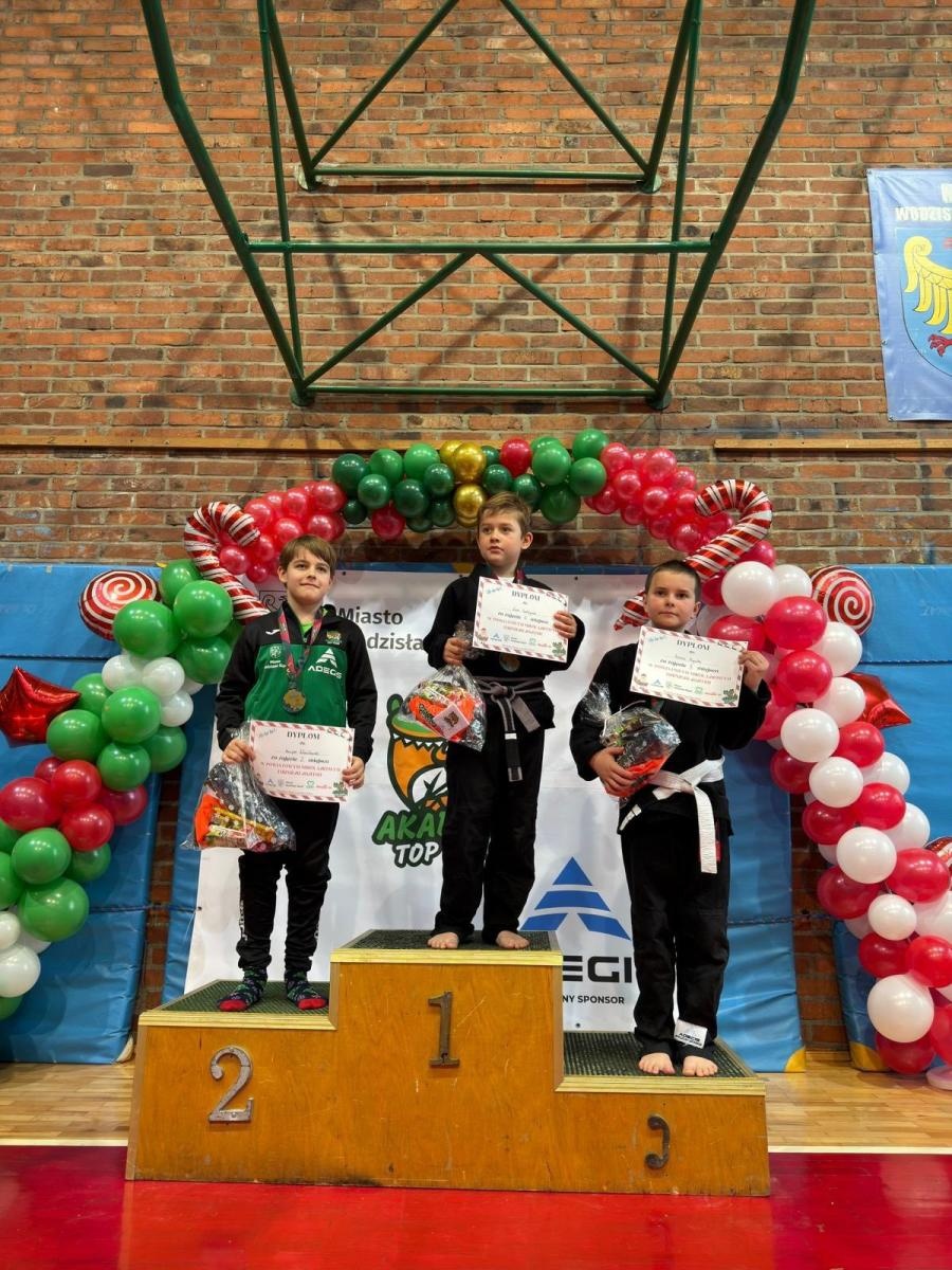 Zdjęcie w galerii na portalu naszwodzislaw.com: Turniej Akademii Top Team. Sportowa rywalizacja i integracja młodych zawodników [FOTO] wiadomości z regionu