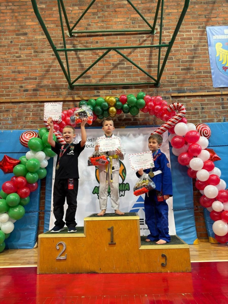 Zdjęcie w galerii na portalu naszwodzislaw.com: Turniej Akademii Top Team. Sportowa rywalizacja i integracja młodych zawodników [FOTO] wiadomości z regionu