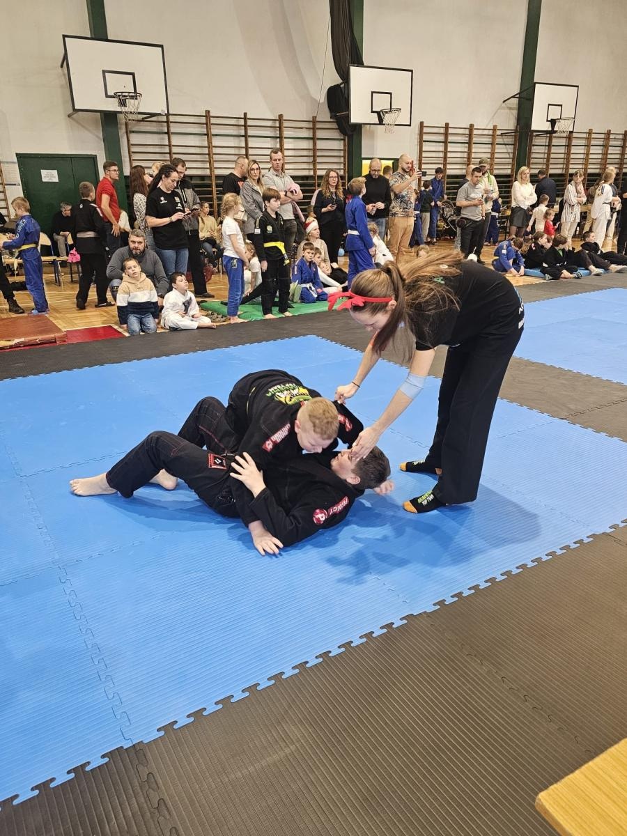 Zdjęcie w galerii na portalu naszwodzislaw.com: Turniej Akademii Top Team. Sportowa rywalizacja i integracja młodych zawodników [FOTO] wiadomości z regionu