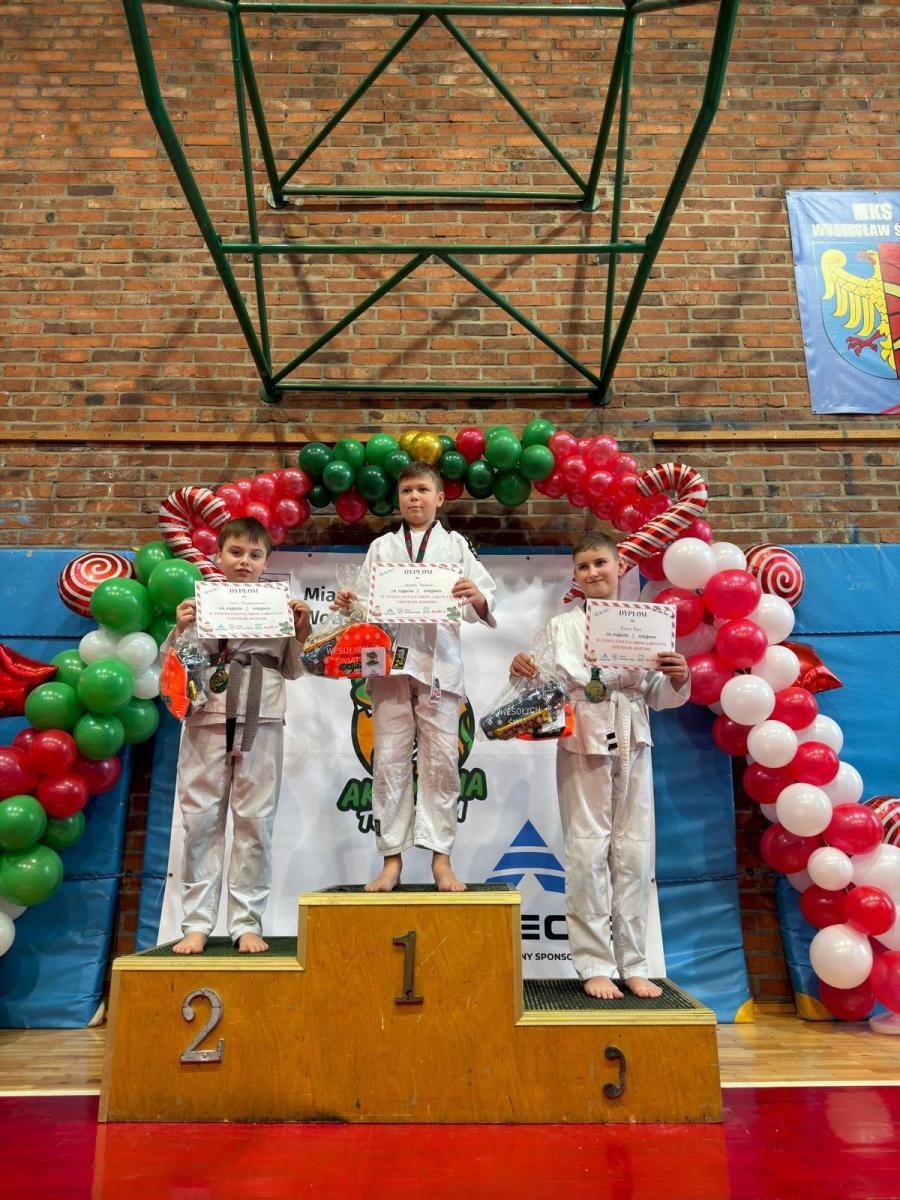 Zdjęcie w galerii na portalu naszwodzislaw.com: Turniej Akademii Top Team. Sportowa rywalizacja i integracja młodych zawodników [FOTO] wiadomości z regionu