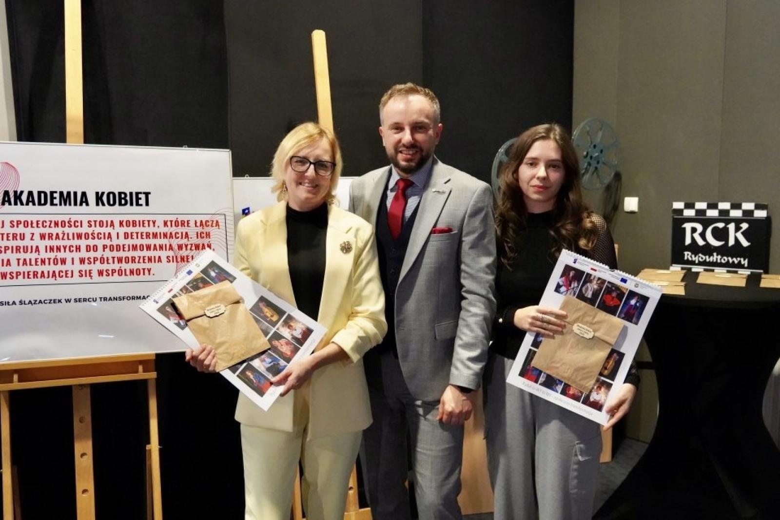 Zdjęcie w galerii na portalu naszwodzislaw.com: Rydułtowy: Kobieta#liderka 2026. Premiera kalendarza pełna inspiracji i kobiecej siły [FOTO] wiadomości z regionu