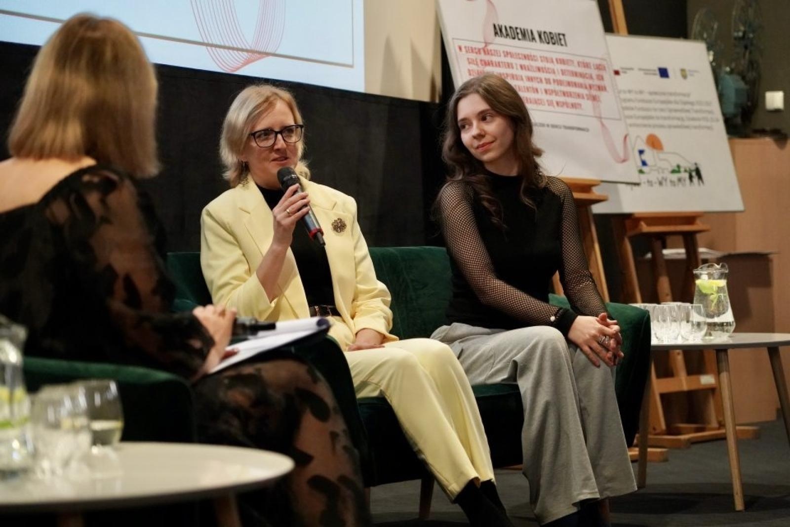 Zdjęcie w galerii na portalu naszwodzislaw.com: Rydułtowy: Kobieta#liderka 2026. Premiera kalendarza pełna inspiracji i kobiecej siły [FOTO] wiadomości z regionu