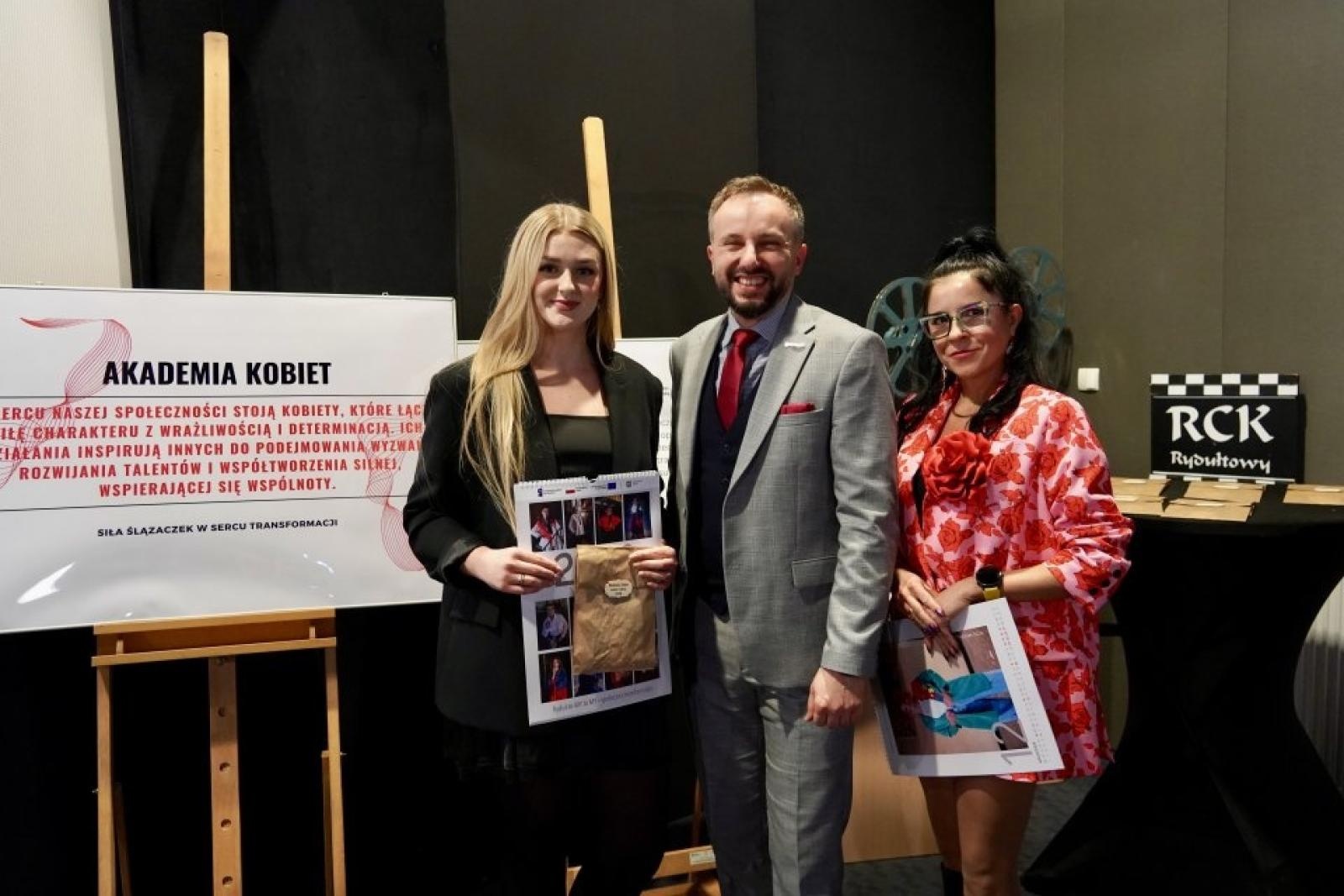 Zdjęcie w galerii na portalu naszwodzislaw.com: Rydułtowy: Kobieta#liderka 2026. Premiera kalendarza pełna inspiracji i kobiecej siły [FOTO] wiadomości z regionu